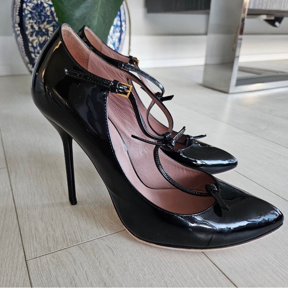 Gucci Pointed Toe T-Strap Pumps - Picture 2 of 6
